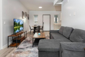 Cozy 1BR in K-Town with Private Roof Deck & Parking